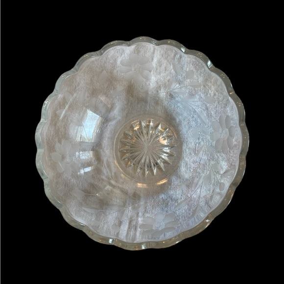Small Vintage Frosted Glass Bowl. GVC - Picture 1 of 3